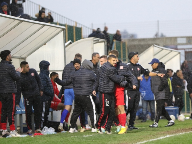 החגיגות בספסל של רעננה בסיום (וואסים מואסי)